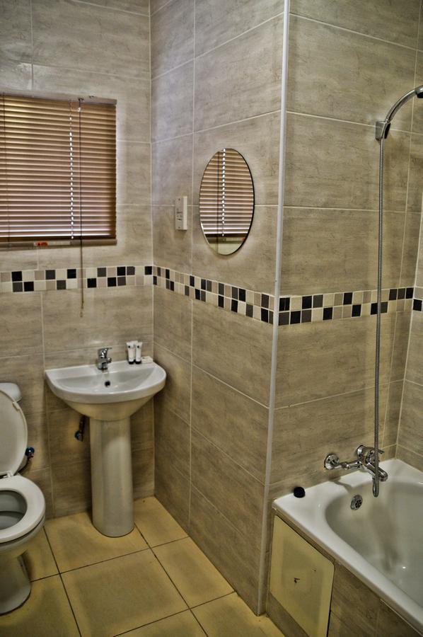 Cosy Palms Bed & Breakfast Gaborone Luaran gambar