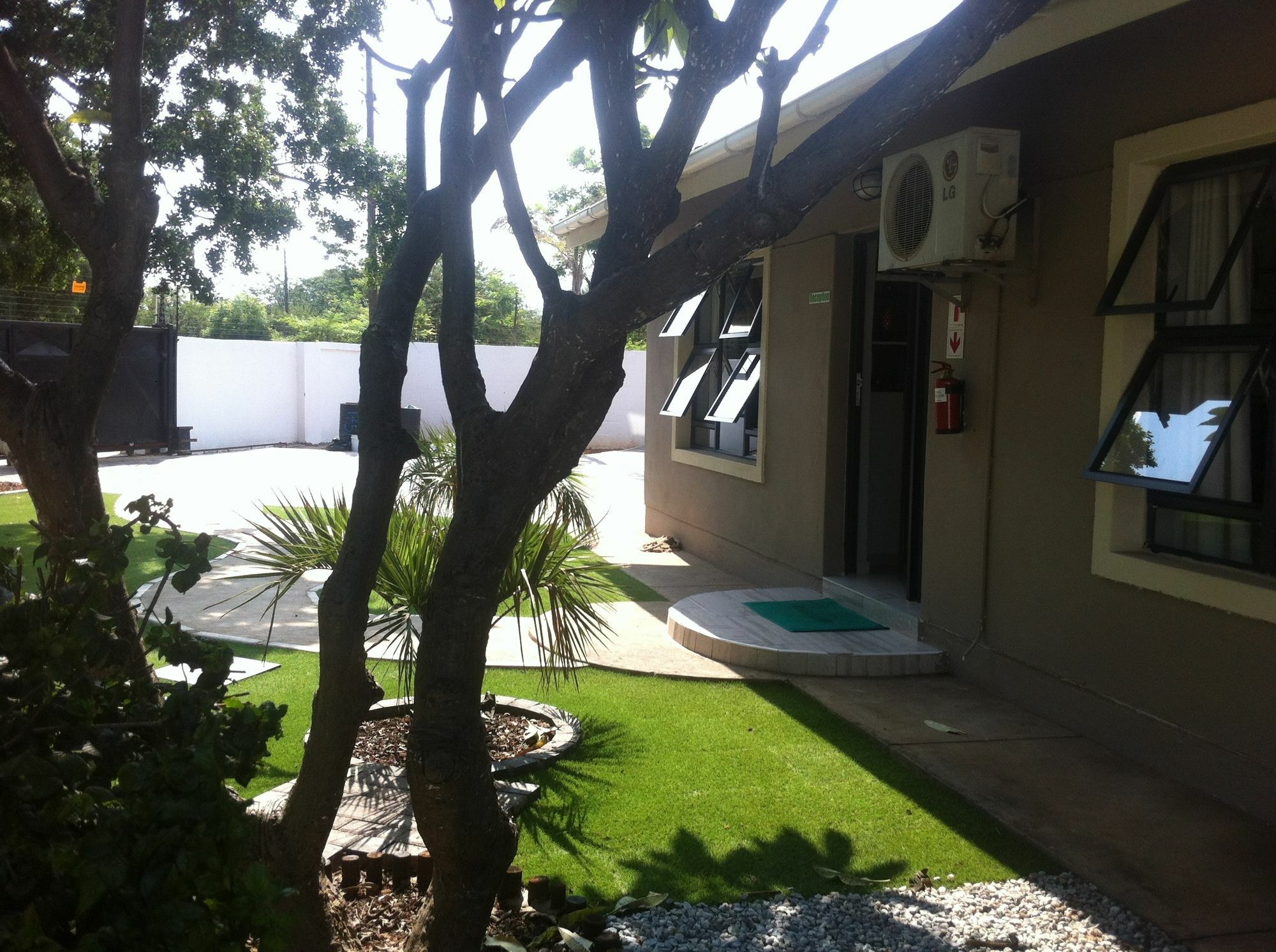 Cosy Palms Bed & Breakfast Gaborone Luaran gambar